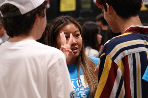 Senior Link Crew leader Aimee Park helps two students find their name tags during the Aug. 6 orientation (Image posted with permission from Julia Hur).