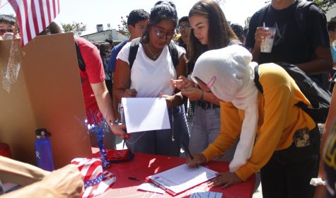 Students sign up for the Junior States of America club. (Photo taken by Accolade photographer Brianna Zafra)