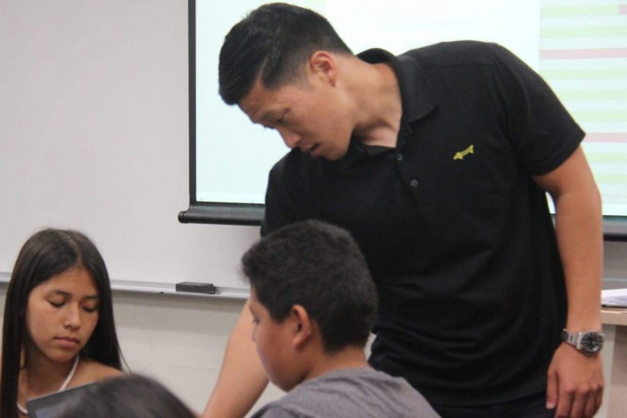 New math teacher and Sunny Hills alumnus Minhoh Han teaches his geometry students about specific equations that can be applied to different shapes on Sept. 4. Han (Class of 2009) joins 13 other instructors here who also graduated from this campus.  Photo taken by Accolade photo editor Megan Shin. 
