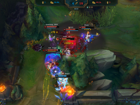 Sunny Hills League of Legends team chases down Bakersfield High School’s top laner after a team fight. Screenshot image posted with permission from Soonchang Kwon