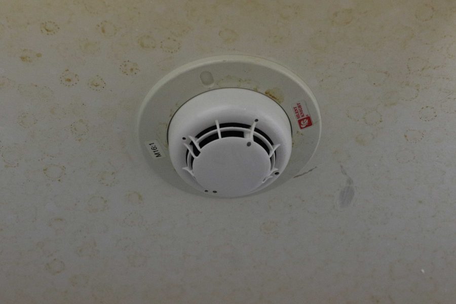 One+of+the+smoke+detectors+in+the+boys+P.E.+locker+room+that+got+damaged+looks+similar+to+this+one.+The+malfunction+caused+the+fire+alarm+to+go+off+Dec.+5+near+the+end+of+Period+1.+Photo+taken+by+Accolade+photographer+Paul+Yasutake