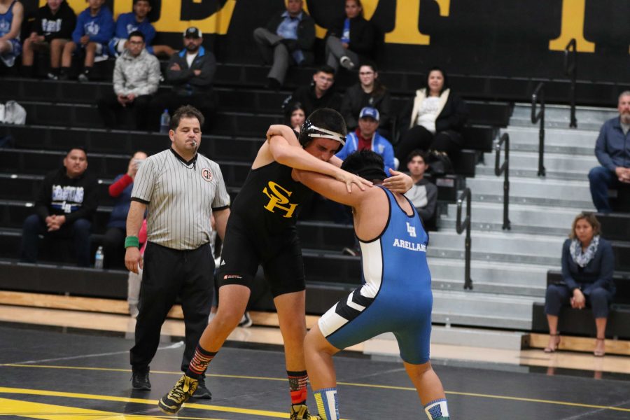 Sophomore Brennan Lamarra (left) wrestles against La Habra Highlander Edgar Arellano in the 195-pound weight class match during a dual meet held in the Sunny Hills gym Jan. 15. Photo taken by Paul Yasutake.