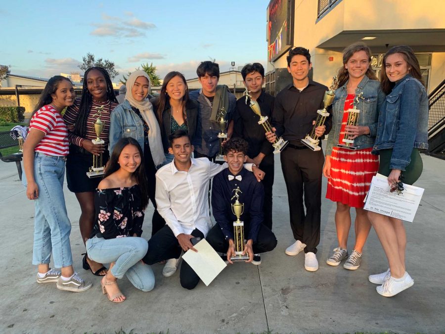 Then-sophomores pose for a picture at the 2019 Track & Field banquet last May in the Sunny Hills quad. Photo used with permission from Ella Eseigbe. 