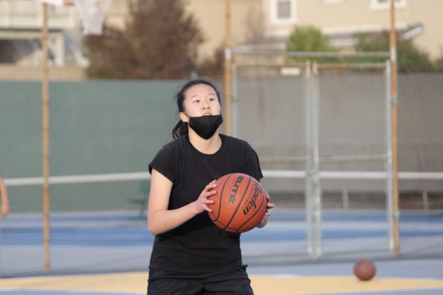 Girls basketball shooting guard junior Faith Hong gears up for a shot during a Dec. 9 practice on the SH outdoor sports courts. Tryouts for the girls basketball team are set to be held Thursday, Feb. 25, from  4-5 p.m. on the outdoor sports courts.