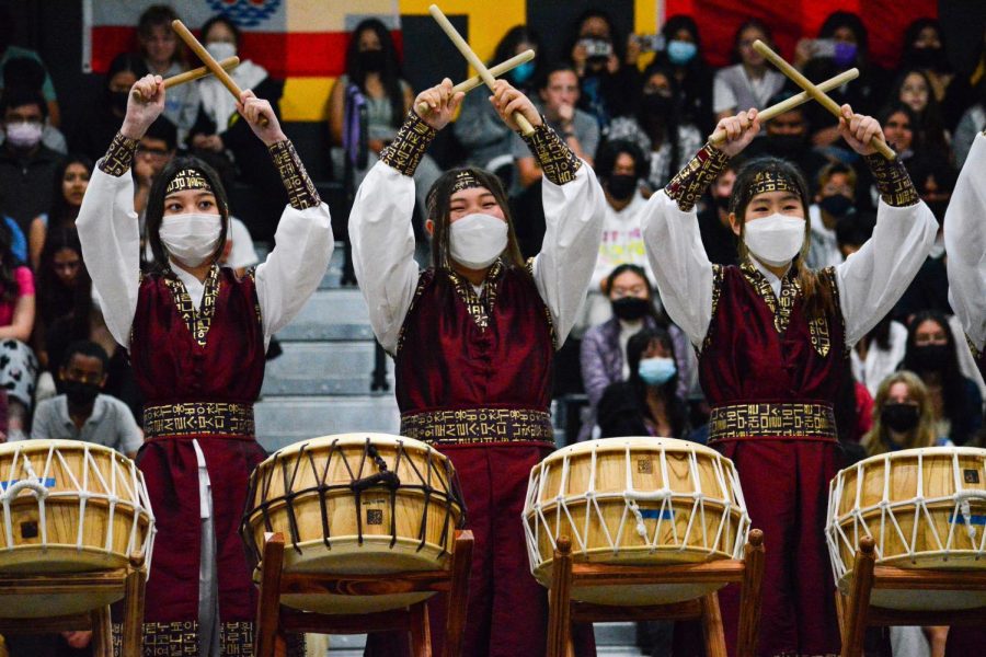 Korean Culture Club [KCC] members conclude their International Food Fair [IFF] assembly performance using traditional Korean drums called nanta on March 17 in the gym.