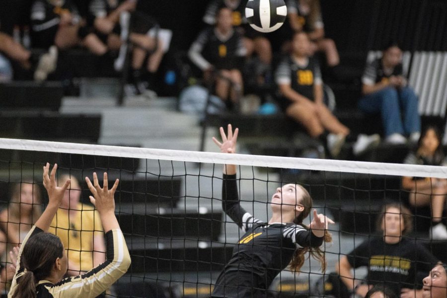 Middle+blocker+senior+Olivia+Haptonstall+gets+ready+to+spike+a+ball+in+the+Thursday%2C+Aug.+25%2C+home+match+against+the+Canyon+Comanches.+Heading+into+the+Wednesday%2C+Sept.+14%2C+matchup+at+La+Habra%2C+the+Lady+Lancers+have+a+1-0+Freeway+League+record+after+defeating+Fullerton+at+home+on+Monday%2C+Sept.+12.+%0A