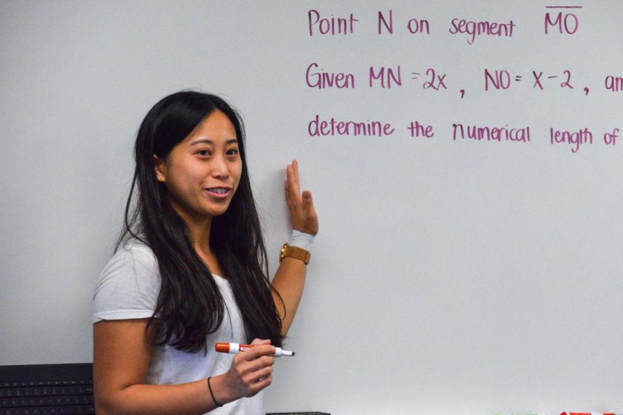 New math instructor Summer “Jade” Ng teaches her first-period Geometry 2A students how to determine the numerical length of points in Room 85 on Friday, Aug. 19.