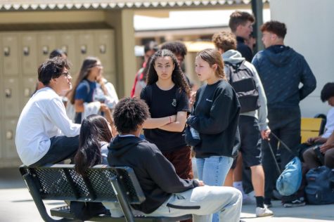 Students enjoy their break at the quad on May 4. After a school year in which lunch came before break, school officials have decided to return to the 2021-2022 bell schedule.