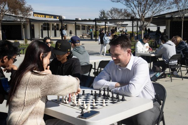 Principal Craig Weinreich plays chess against a student in the quad during lunch on Wednesday, Jan. 31. In an attempt to make the Chess Club more visible, cabinet members decided to bring the game play from their regular meeting room in Room 52 to the quad. 