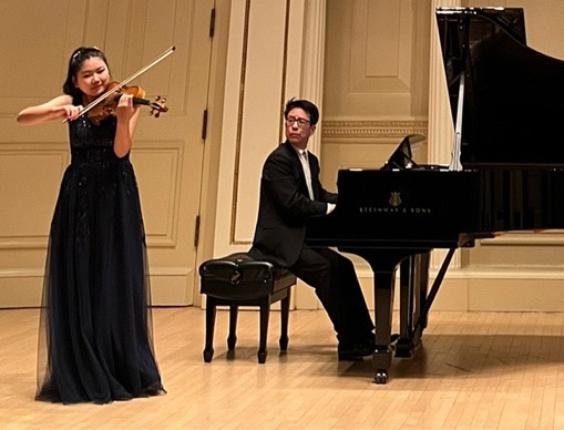 Sophomore Yena Oh performs her piece, “Polonaise no. 1 in D Major,” by Henryk Wieniawski, at Carnegie Hall in New York. Oh was given a chance to perform in the East Coast in January after placing first place in the virtuoso string category of the International Association of Professional Music Teachers Virtuoso string concerto competition.