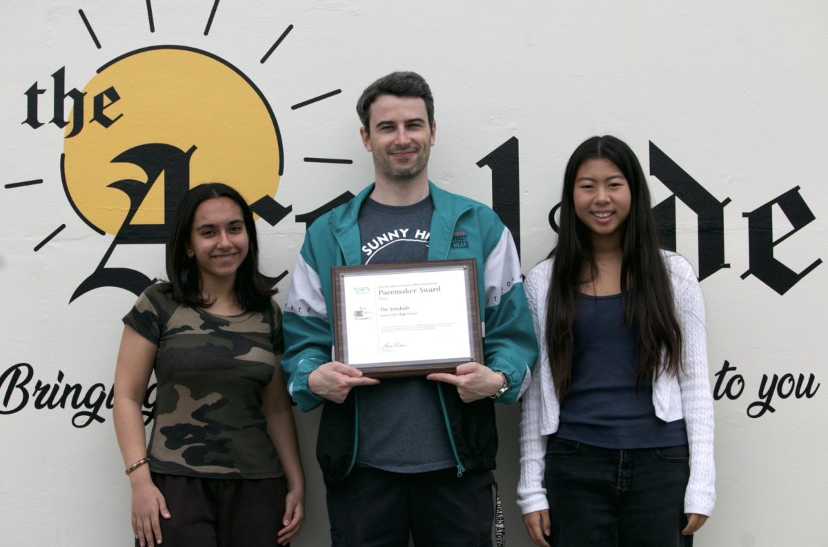 The Accolade adviser CJ D’Innocente (middle) holds Online Pacemaker Award alongside web editor-in-chief senior Aashna Dialani (left) and managing editor senior Lauren Kang (right) during fourth period on Thursday, May 14, outside of Room 138.